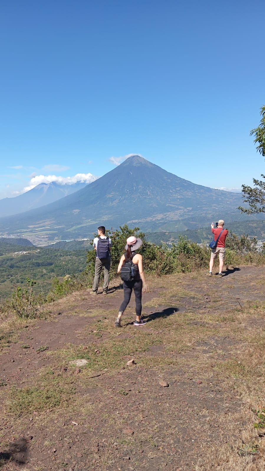 hiking pacaya volcano